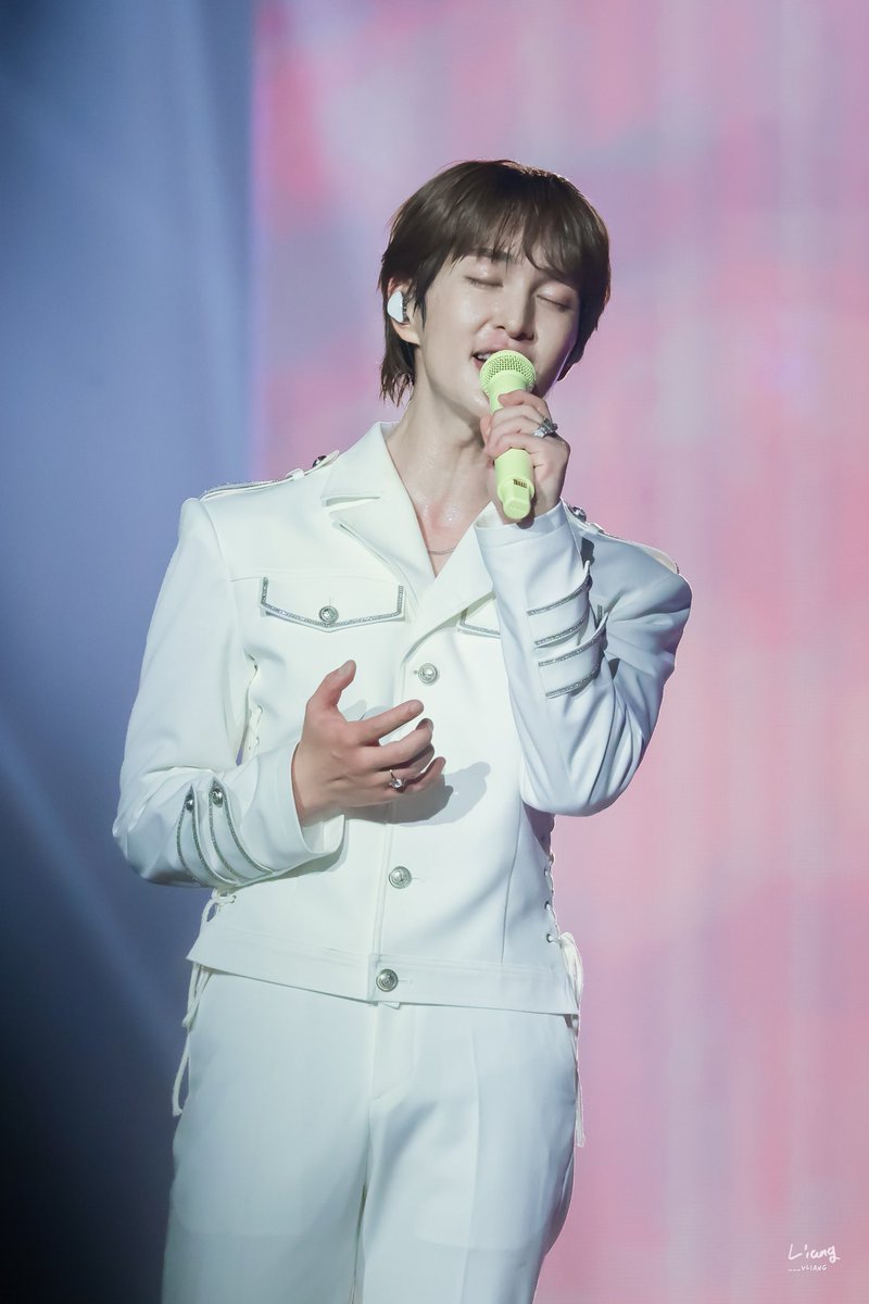 온유 #ONEW #オニュ@SHINee @ONEW_GRIFFIN