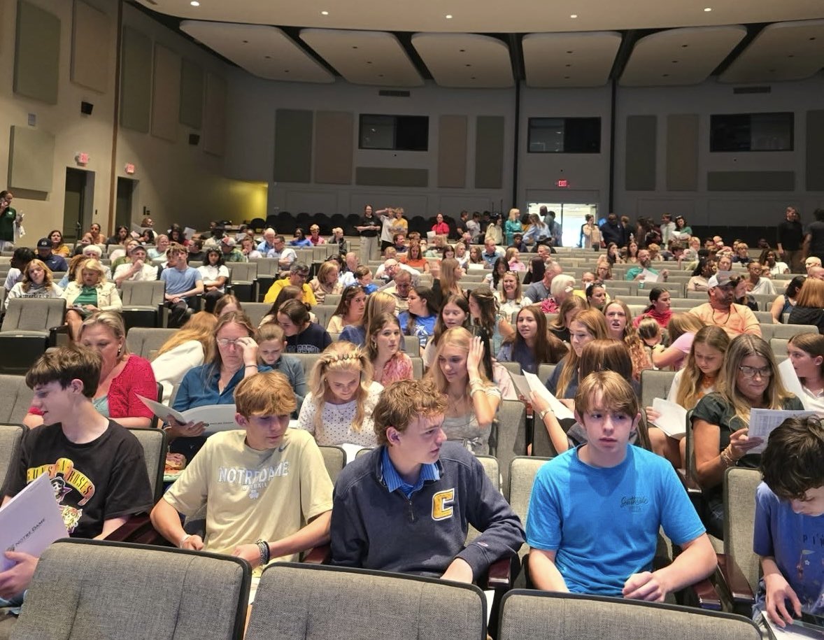 myndhs's tweet photo. A warm welcome to the newest members of the Notre Dame Family!

It was wonderful meeting so many new students and families at New Families Night on May 11.  We are excited for all that’s ahead and can’t wait to see you on campus this fall!  Go Irish! https://t.co/NkItdL2sQV