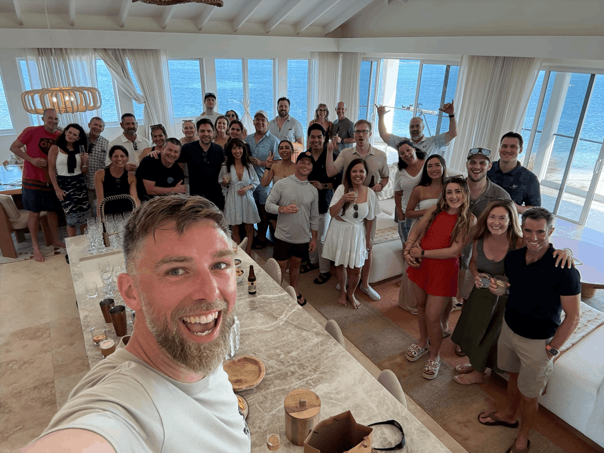fictiv's tweet photo. Last week we celebrated our first Founder’s Club at Fictiv with some of our top sellers and team members.

A great chance to recognize the people driving so much of the momentum across the business right now.

Big thanks to our team and our partners at MISUMI Americas 🚀 https://t.co/P0nqkCvFht