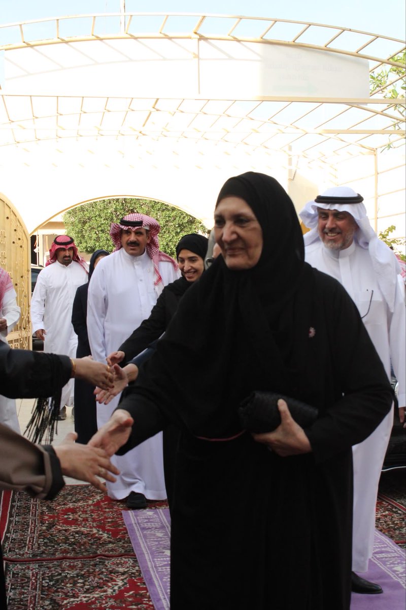 onaizahCancer's tweet photo. خبر |

تشرفت جمعية طهور لرعاية ومساندة مرضى السرطان بزيارة كريمة من صاحبة السمو الملكي الأميرة هيفاء بنت فيصل بن عبدالعزيز آل سعود، وكان في استقبال سموها رئيس مجلس الإدارة والإدارة التنفيذية ومنسوبو الجمعية ومستفيدوها من مرضى السرطان.

زيارة سموها ليست مجرد تشريف، بل رسالة أمل ووفاء لا يدرك عمق أثرها إلا من خاض رحلة التحدي مع المرض وعاش تفاصيلها.  
شكراً لكل قلب نبض بهذا الحضور، ولكل يد امتدت دعماً ومساندة
#جمعية_طهور
#عنيزة
@zahra_ksa 
@SaudiSACA
