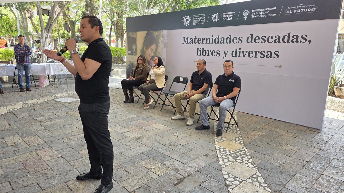 Jantgarciap's tweet photo. En el marco del Día de la Madre, se realiza la jornada de servicios "Maternidades deseadas, libres y diversas" en el zócalo de #Texmelucan. 
Para el Gobierno de @JuanMa_AlonsoR  es prioritario acercar servicios que generen bienestar social. https://t.co/WJRLms1kOL