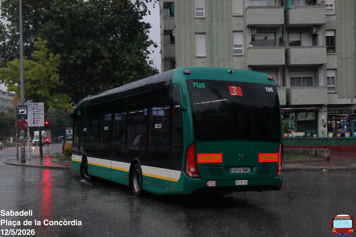 miniautobusero's tweet photo. La @tussccl ha incorporado hace poco el coche 186, un Karsan e-Ata 12.
Esta unidad, a pesar de su reciente matrículación, se construyó en el año 2021 y fue la unidad de pruebas de Karsan que aportó a las principales empresas operadoras españolas durante estos últimos años. https://t.co/W8whe20N0p