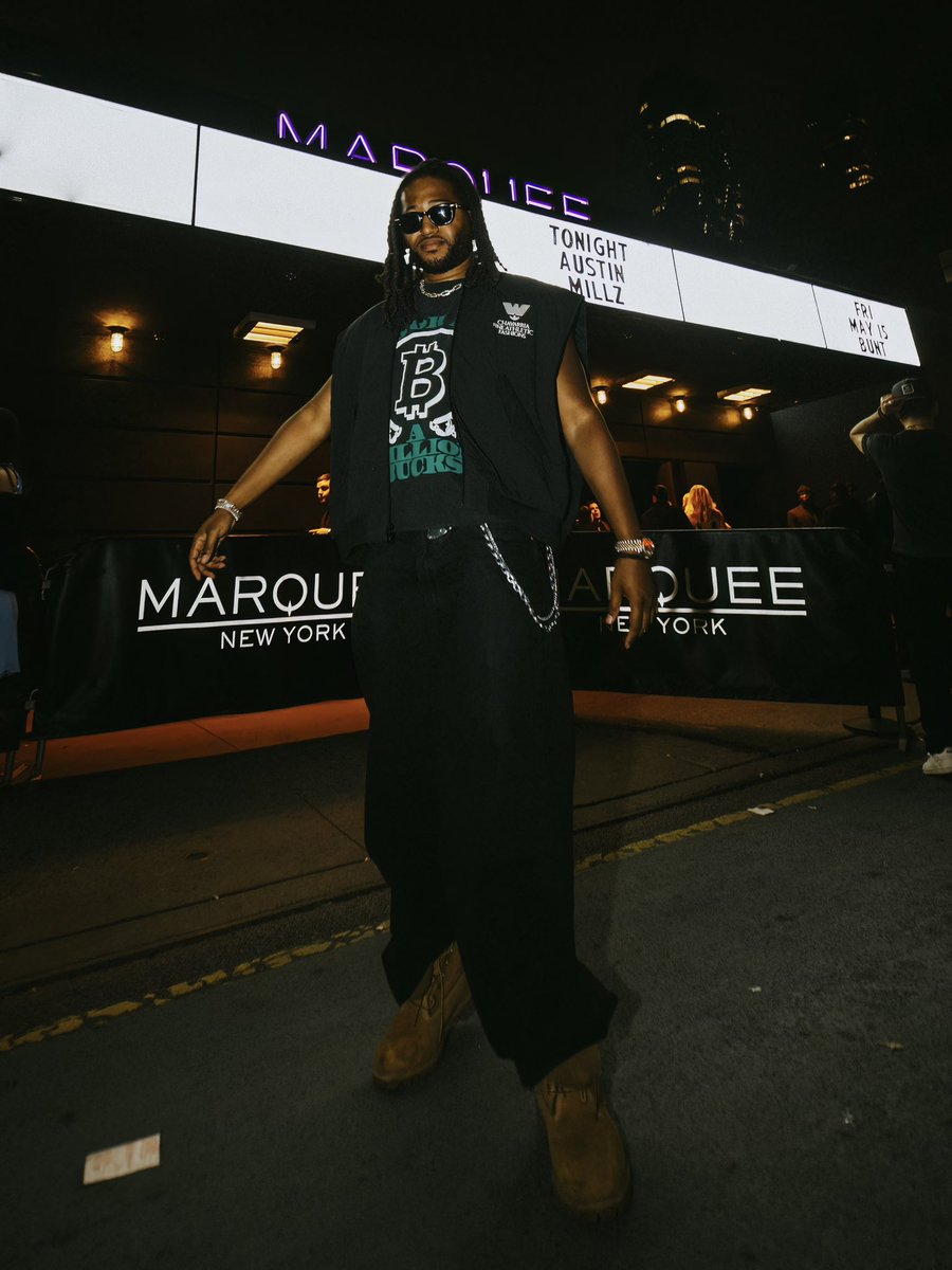 AUSTINMILLZ's tweet photo. This week I went from NY to LA back to NY to SF in 4 days. A lot of flights barely no sleep but seeing yall show up makes it worth it. NY and SF energy was crazy https://t.co/Jk00pbR0xS