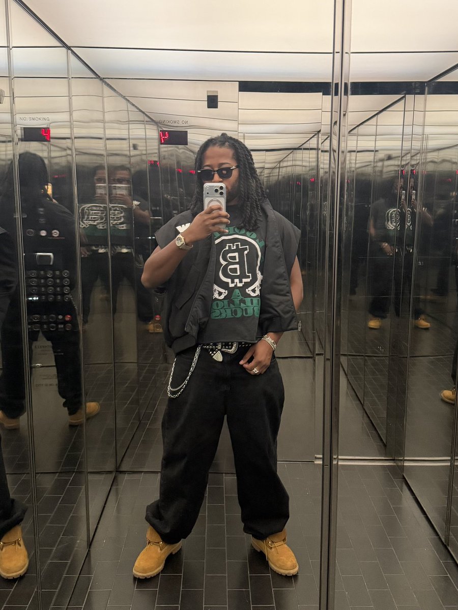 AUSTINMILLZ's tweet photo. This week I went from NY to LA back to NY to SF in 4 days. A lot of flights barely no sleep but seeing yall show up makes it worth it. NY and SF energy was crazy https://t.co/Jk00pbR0xS