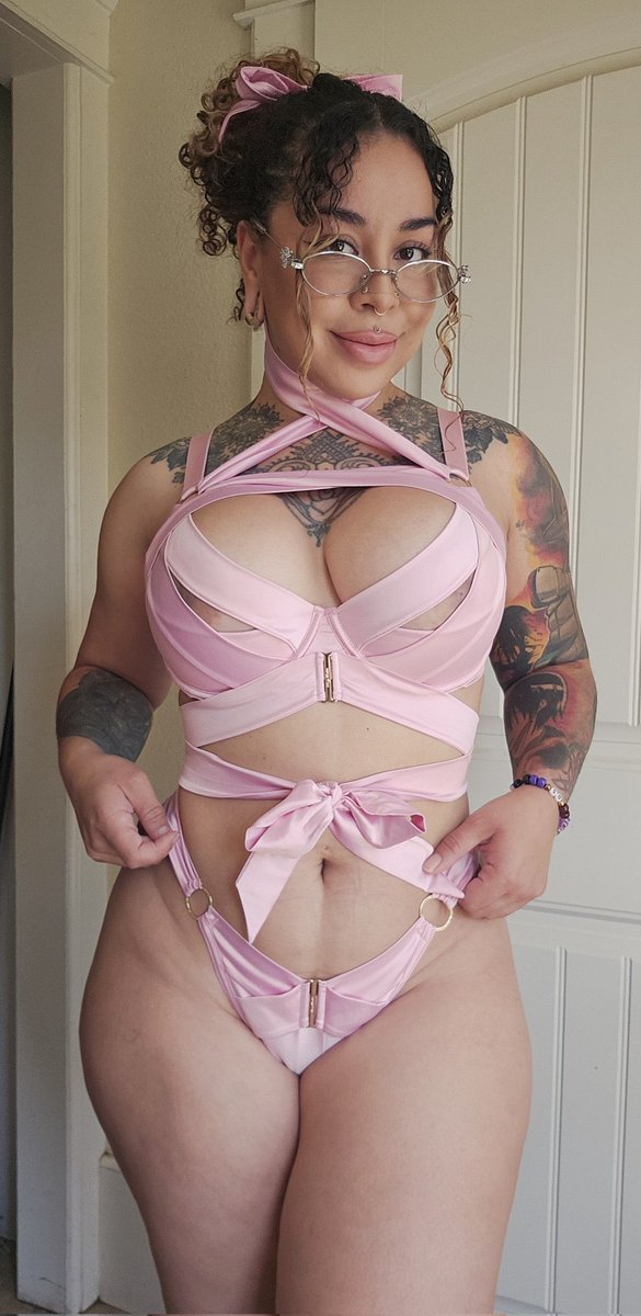 Godmother_Meera's tweet photo. You think you can please me , lol. My pathetic pet play toy. I know you love hearing me call you that.
I will be waiting to see how you'll try to fulfilling your loyalty in servitude 😋
I know you wish for this sissy bitch boi 🤪😋
#humili sissi
#humiliating kink https://t.co/0VcjbaGu95