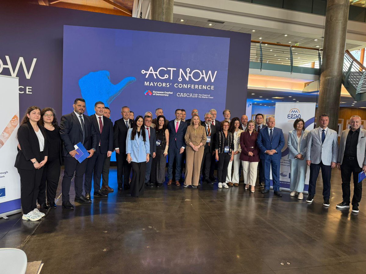 asarikurt's tweet photo. 🇹🇷 🇪🇺Çorlu’muz adına Avrupa’da bir kez daha gurur yaşadık…

Avrupa Konseyi tarafından yürütülen Avrupa Yerel Demokrasi Haftası’nda (ELDW) “Yılın Partneri” sertifikamızı Portekiz’in Cascais kentinde teslim aldık.

ELDW Yıllık Koordinasyon Toplantısı kapsamında gerçekleştirilen programlarda yerel demokrasi, insan hakları, gençlik katılımı ve kapsayıcı şehirler üzerine önemli temaslarda bulunurken; 11 Mayıs’ta düzenlenen ACT NOW Belediye Başkanları Konferansı’nda da farklı ülkelerden belediye başkanları ve yerel yönetim temsilcileriyle bir araya gelerek şehrimizi anlattığımız bir sunum gerçekleştirdik.

Çorlu’muzun Avrupa’daki güçlü temsilini sürdürmeye, demokrasiye ve katılımcı belediyecilik anlayışına değer katmaya devam edeceğiz.