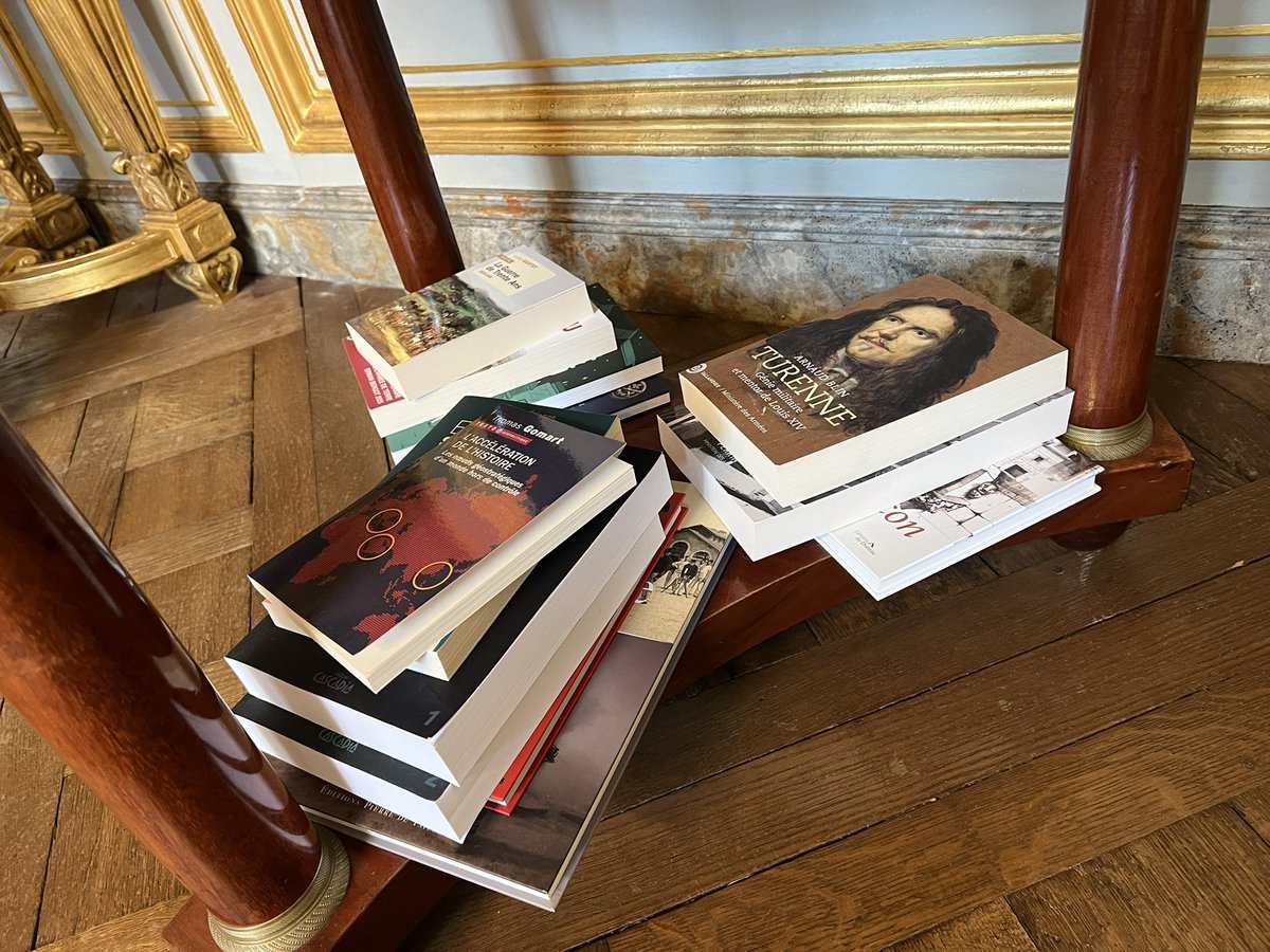 Darius Rochebin tweet media