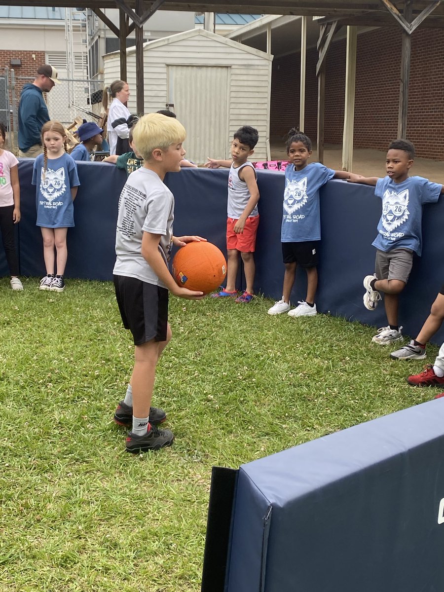 FutralWolfPack's tweet photo. PK-2nd graders are having a blast at today’s Field Day! 🏃‍♀️🛝🤽‍♀️@FutralWolfPack @GriffinSpalding https://t.co/fYMeTZ4lTa
