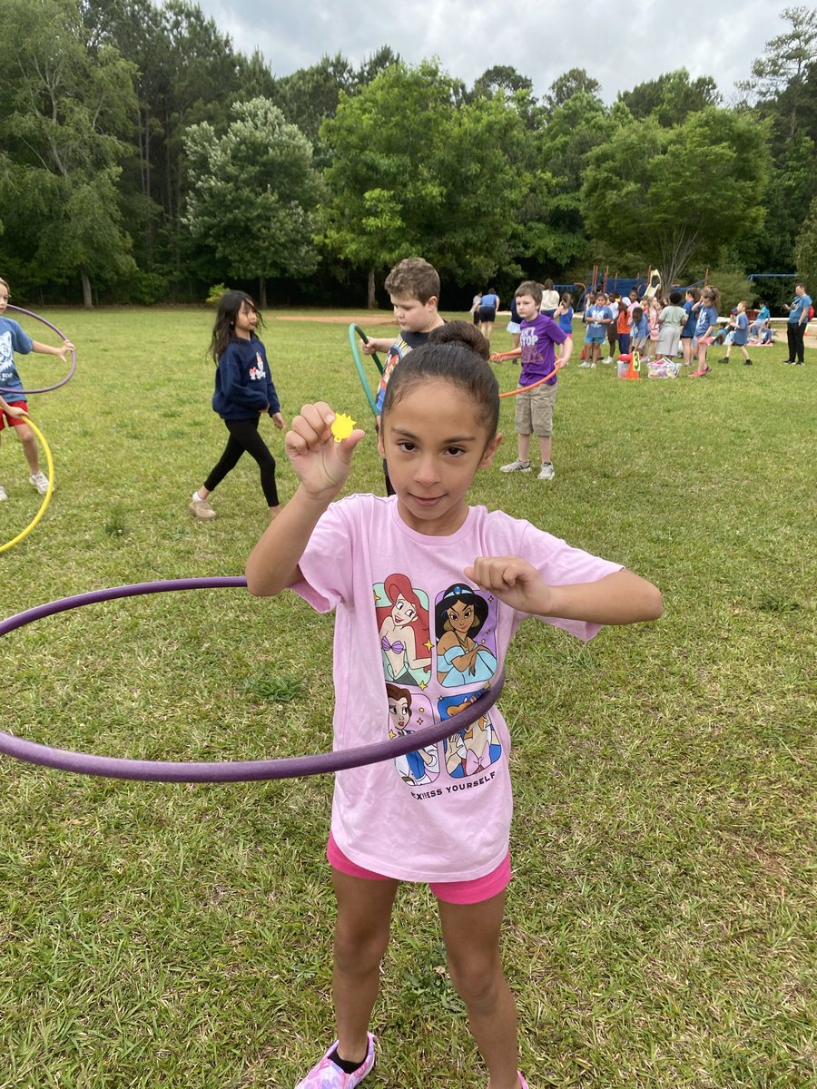 FutralWolfPack's tweet photo. PK-2nd graders are having a blast at today’s Field Day! 🏃‍♀️🛝🤽‍♀️@FutralWolfPack @GriffinSpalding https://t.co/fYMeTZ4lTa