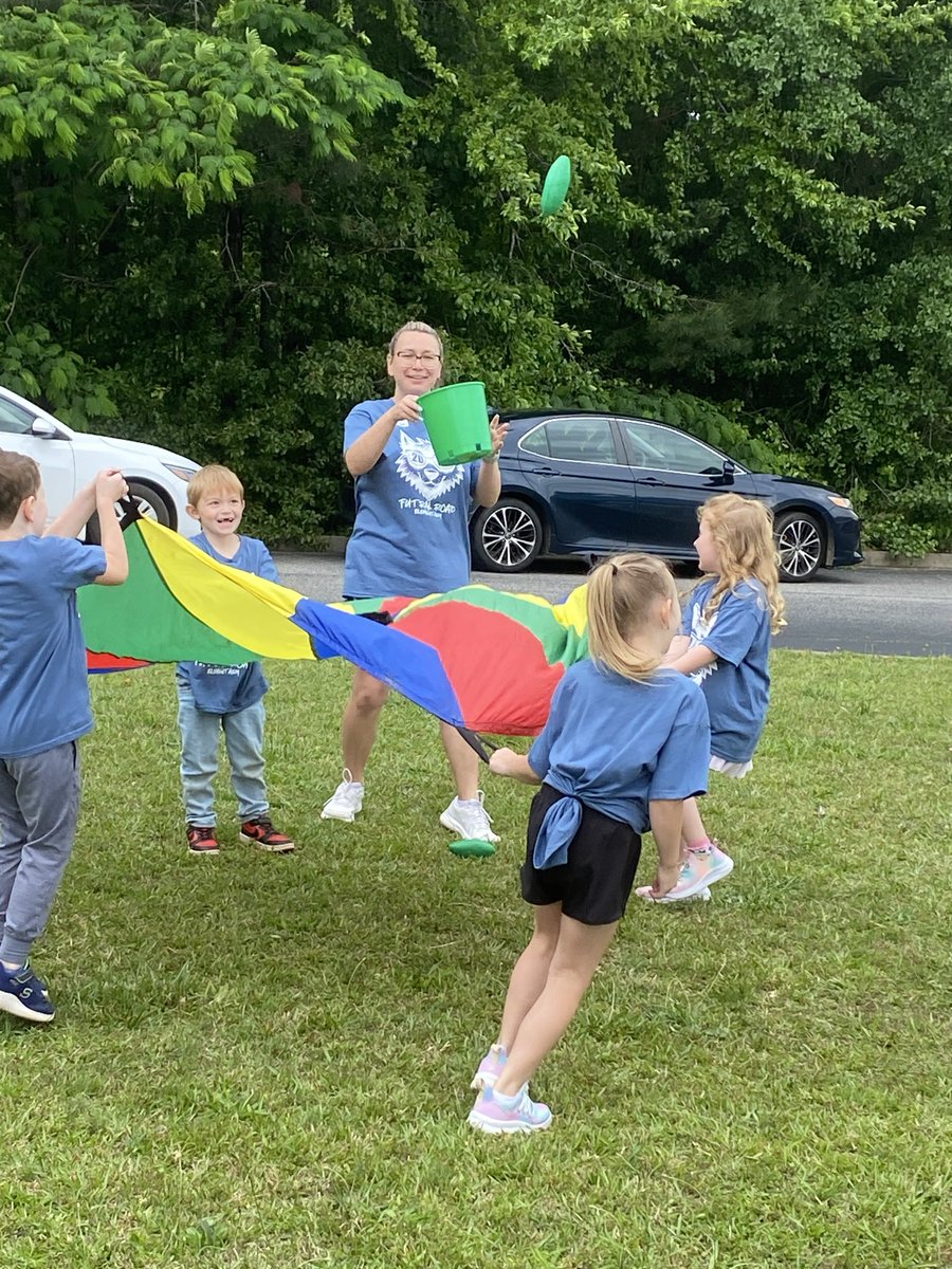 FutralWolfPack's tweet photo. PK-2nd graders are having a blast at today’s Field Day! 🏃‍♀️🛝🤽‍♀️@FutralWolfPack @GriffinSpalding https://t.co/fYMeTZ4lTa