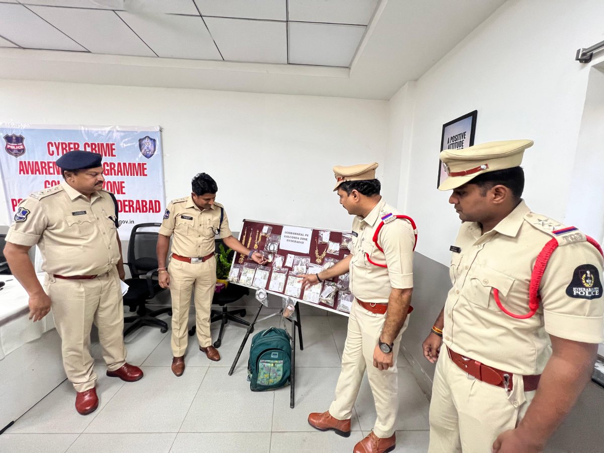 NewsMeter_In's tweet photo. @hydcitypolice cracks #houseburglary case within 24 hours
#Goshamahal Police arrested a 37-year-old man for stealing ₹5 lakh cash, 30 tolas of #gold, 1.62 kg #silver ornaments & other valuables from his cousin’s house in #BegumBazaar.
The accused, burdened with debts from #onlineloanapps, allegedly planned the theft after noticing heavy #jewellery during a family function.
He entered the house through the terrace while the family was away and hid the stolen property at his residence.
Entire stolen property recovered intact.