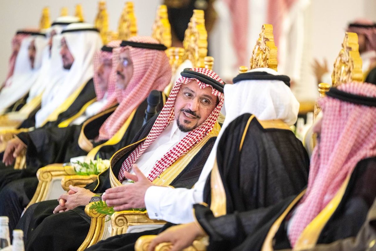EmarahAlQassim's tweet photo. ثمّن سموه جهود جمعية وعي البيئية والشركاء والداعمين للمشروع، مؤكدًا أهمية تكامل الجهود بين الجهات لتحقيق مستهدفات رؤية السعودية 2030 في المجالات البيئية والتنموية..

سمو #أمير_منطقة_القصيم : مركز الأمير فيصل بن مشعل لحفظ وإكثار النباتات المحلية يمثل إضافة نوعية للمنطقة، ومنصة علمية وبيئية تسهم في المحافظة على النباتات المحلية وتنمية الوعي البيئي، ودعم الدراسات والأبحاث المتعلقة بالتنوع النباتي والاستدامة البيئية.
