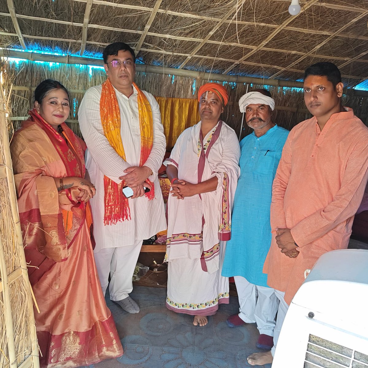 AnamikaDevi19's tweet photo. आज सोनबिगहा में आयोजित श्री सूर्य नारायण शिव परिवार एवं महावीर जी के प्राण प्रतिष्ठा महायज्ञ में शामिल होने का सौभाग्य प्राप्त हुआ। https://t.co/lj3VIKQJ5s
