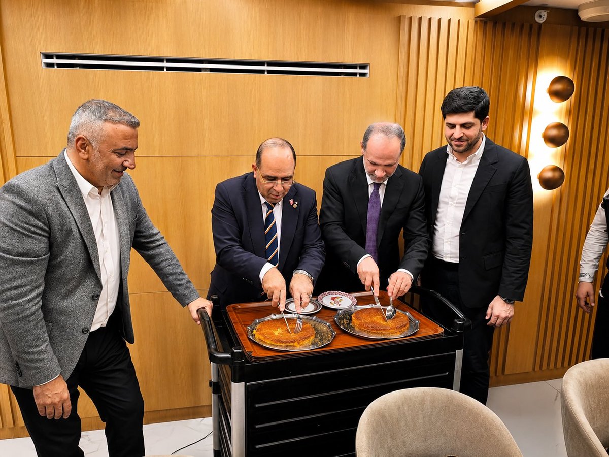 vedaterg's tweet photo. Bugün Ankara’da düzenlenen akşam yemeğinde, Türkiye-Cezayir Parlamentolar Arası Dostluk Grubu milletvekilleriyle bir araya gelmekten memnuniyet duydum.

Türkiye tarafında;
Türkiye-Cezayir Dostluk Grubu Başkanı ve Milletvekili Sayın @AbdulkadirOzl Milletvekili Sayın @lutfikasikci ve Milletvekili Sayın @y_konal 

Cezayir tarafında ise;
Cezayir Büyükelçisi Sayın Boumediene Guennad, Milletvekili Sayın Messaoud Guesri, Milletvekili Sayın Sadok Ahmed, Milletvekili Sayın Mohamed Mechegueg ve Milletvekili Sayın Djanati Fataha ile aynı masada bulunarak verimli sohbetler gerçekleştirdik.

Türkiye ve Cezayir arasında son yıllarda gelişen ekonomik ve ticari iş birliklerinin, iş dünyası açısından önemli fırsatlar oluşturduğunu görmek memnuniyet verici.

#Türkiye #Cezayir #DEİK #Afrika #Sanayi #Yatırım #İhracat #Diplomasi #Networking #ErgunbasGroup