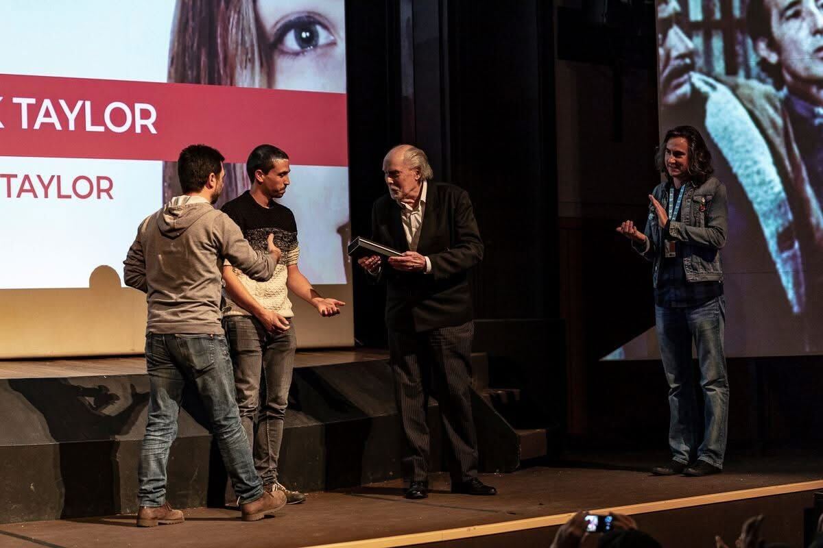 terrorMolins's tweet photo. Amb la mort de Jack Taylor, desapareix un dels actors més prolífics i icònics del fantàstic i el terror dels anys 60 i 70. 

Al Festival vam tenir la gran sort de poder-li retre un sentit homenatge, otorgant-li el guardó honorífic en l’edició del 2018. 

Descansi en pau. https://t.co/vS4yVmtux5