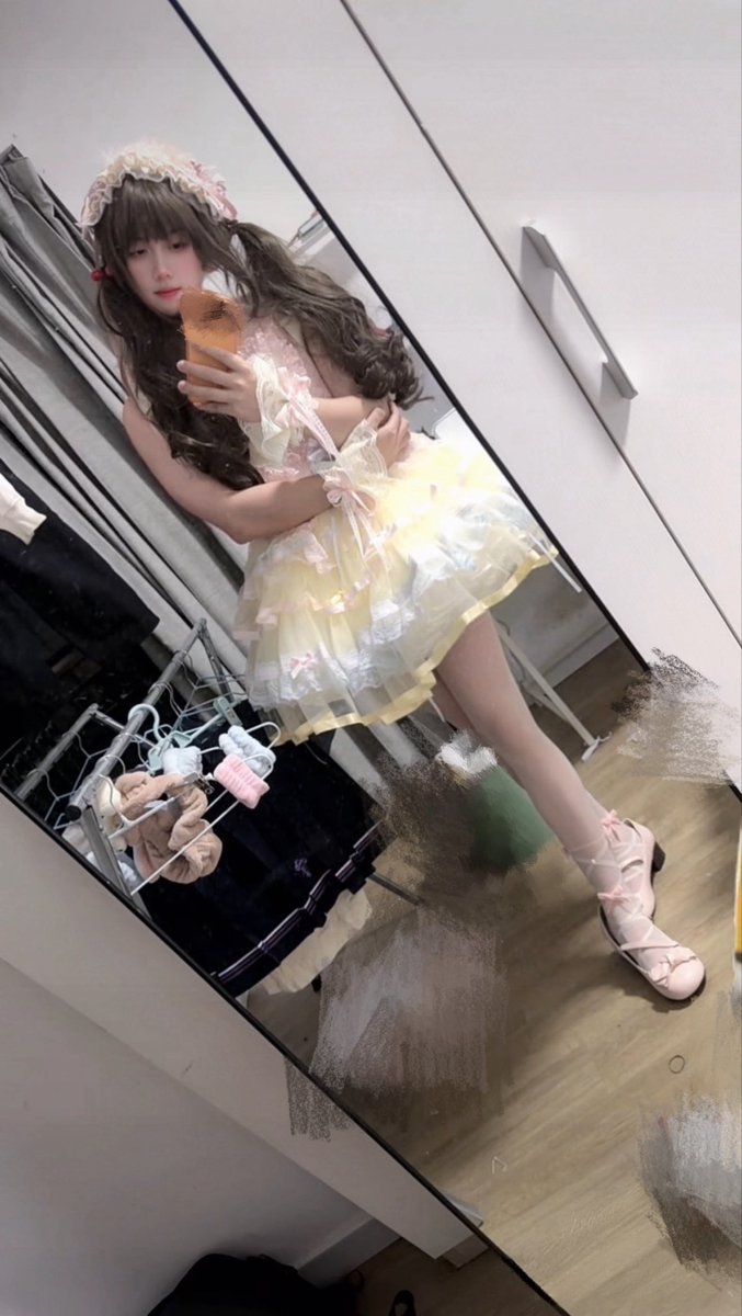 KylingSun27589's tweet photo. 最喜欢的lo裙到了，好耶🥳
#男娘 #男の娘 #伪娘 #女装子 #lolita https://t.co/iS1KEZMiJY