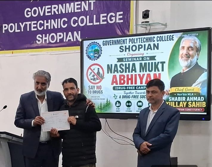 adv_kullay's tweet photo. Honoured to attend the Nasha Mukt Awareness Program at Government Polytechnic College Shopian today as Chief Guest.

Interacted with students and participants on the importance of a drug-free society and safeguarding our youth from substance abuse. Appreciate the organizers for this meaningful initiative towards a healthier and brighter future.
