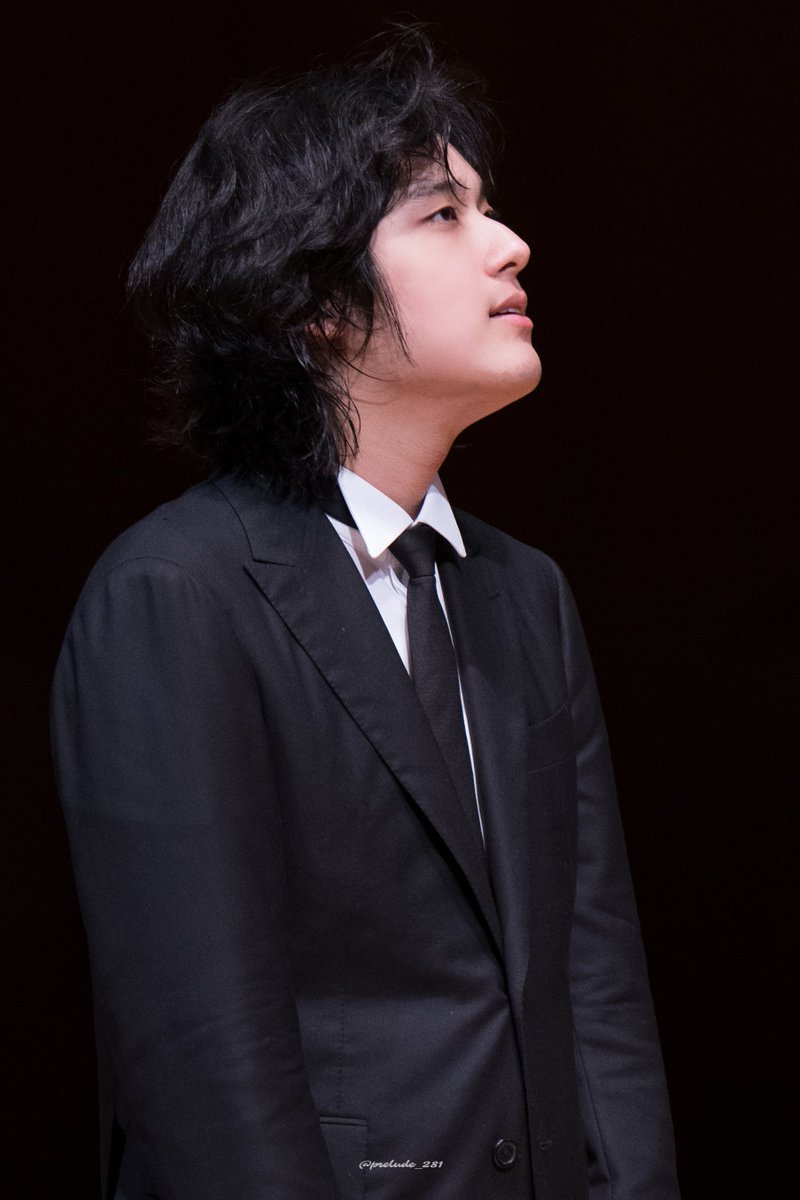 prelude_281's tweet photo. 260512 #임윤찬 피아노 리사이틀 예당 커튼콜
별을 쫓는 아이 https://t.co/8gKFCyarrP
