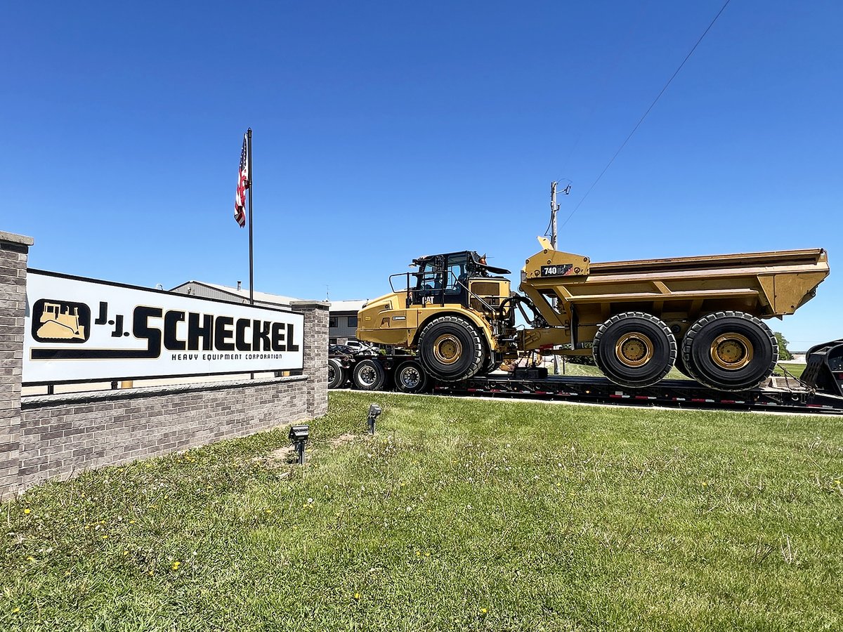 JJScheckel's tweet photo. This CAT 740EJ found its next job site in Canada.
Thanks to the great customers who keep our machines moving worldwide.
#heavyequipment #equipmenttherightway #jjscheckel https://t.co/T8TSGHkC2i