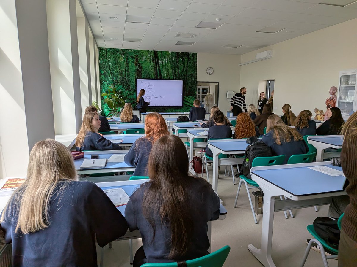 IObarenes's tweet photo. Nuestras compañeras hoy han visitado dos centros de referencia en #Lituania: el Jonas Jablonskis Gymnasium y el Saulé Gymnasium.

Gracias al @CFPIdiomas 
y al @sepiegob avanzamos en el proceso de internacionalización

#erasmusplus #internazionalizacyl #aprendeinnovaycomparte https://t.co/UeoNTIioG3
