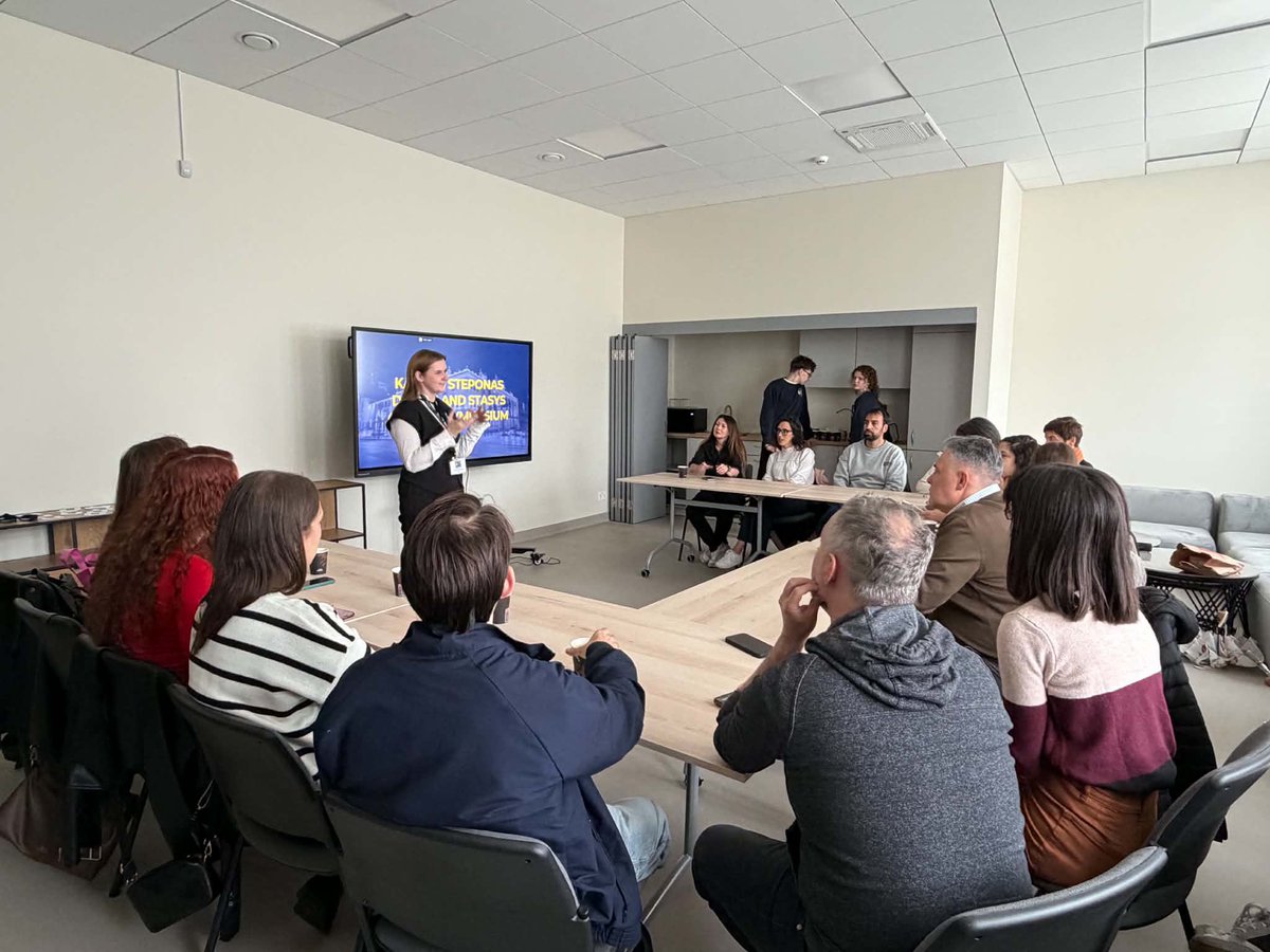 IObarenes's tweet photo. Nuestras compañeras hoy han visitado dos centros de referencia en #Lituania: el Jonas Jablonskis Gymnasium y el Saulé Gymnasium.

Gracias al @CFPIdiomas 
y al @sepiegob avanzamos en el proceso de internacionalización

#erasmusplus #internazionalizacyl #aprendeinnovaycomparte https://t.co/UeoNTIioG3