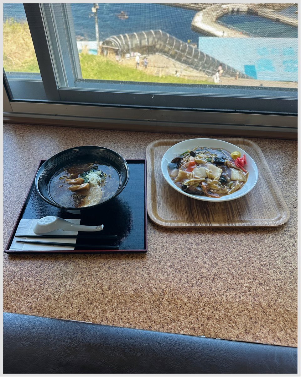kiyoofdeath's tweet photo. 小樽あんかけ焼きそば/醤油ラーメン at レストラン おたる三幸 水族館店
#ClassB 星人𝗐
What's up??
2009年おたる水族館内レストラン㊗︎1954年北海道小樽市Openしたビアホール 三幸!!のB級グルメ‼️具沢山でソースがgood!!拉麺は甘背脂醤油!!オリジナルの卵麺を絡め‥旨ぁ🤣👍けど、量が少なめ!?笑 https://t.co/m9WYfqixNu