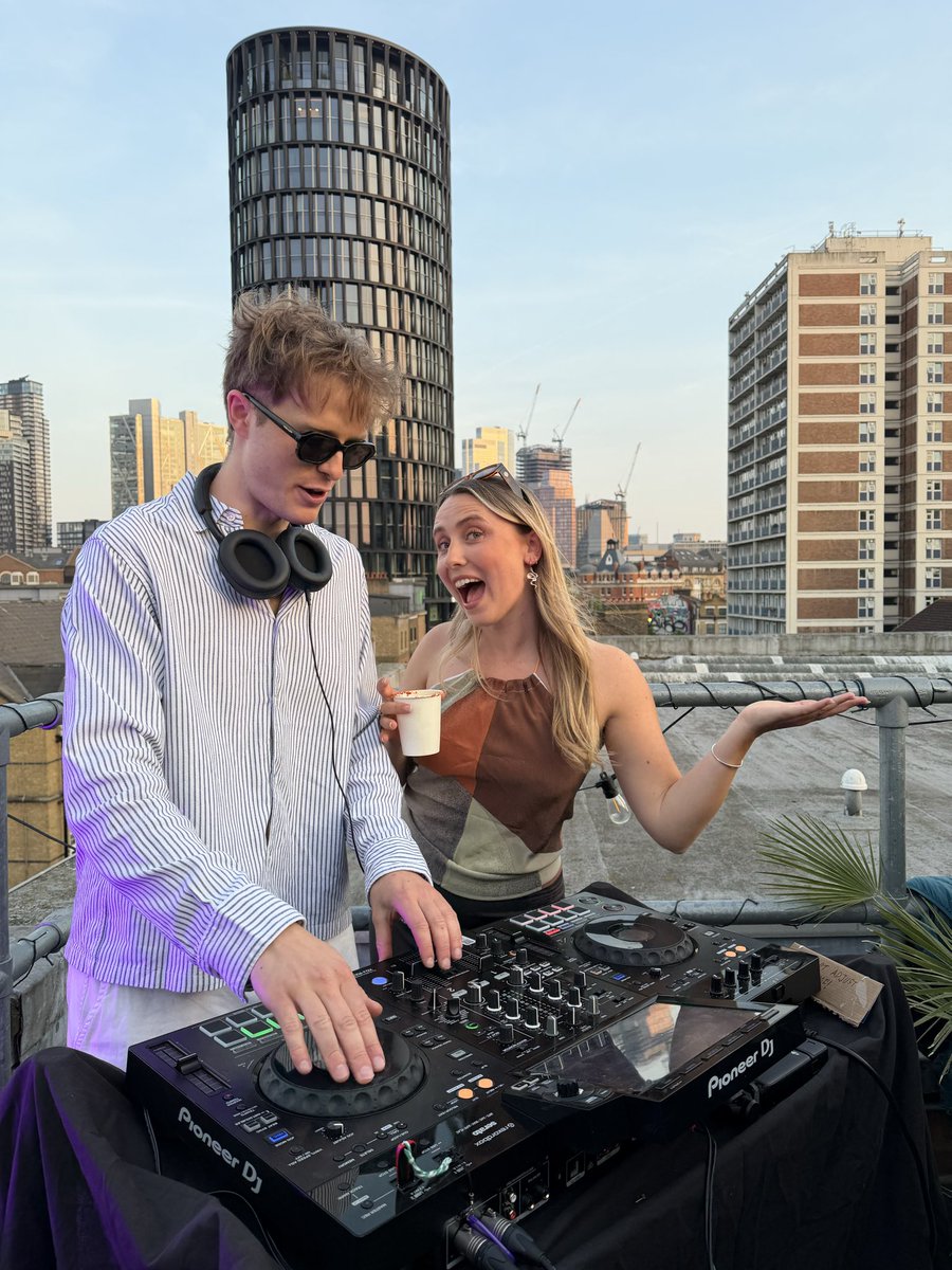 Giles_Mmm's tweet photo. Brb just making sure Shoreditch remains the cool hub of London 

What an evening - who’s keen for Thirsty Thursdays like this at Encode Hub….. https://t.co/pnYnvaIIya