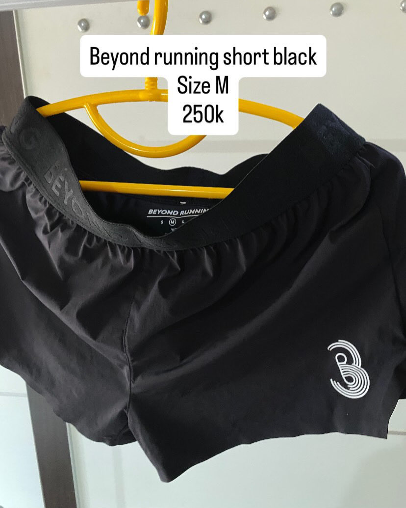 _sliceofg_'s tweet photo. preloved running gear women, celana lari wanita beyond running, new balance running belt bag 

wts wtb jual beli https://t.co/sj4dAqYjFu