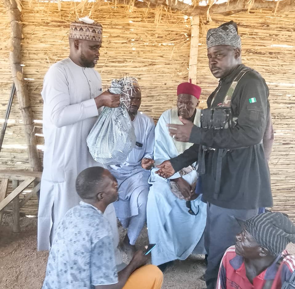 calebYohan81224's tweet photo. Today, I visited the Wala Community to sympathize and stand with our people following the unfortunate attack that happened yesterday.
On behalf of the Chairman and the entire Gwoza Local Government Council,Please Read More 👇https://t.co/s8biFKdZi8 https://t.co/lP8L0ANtOp