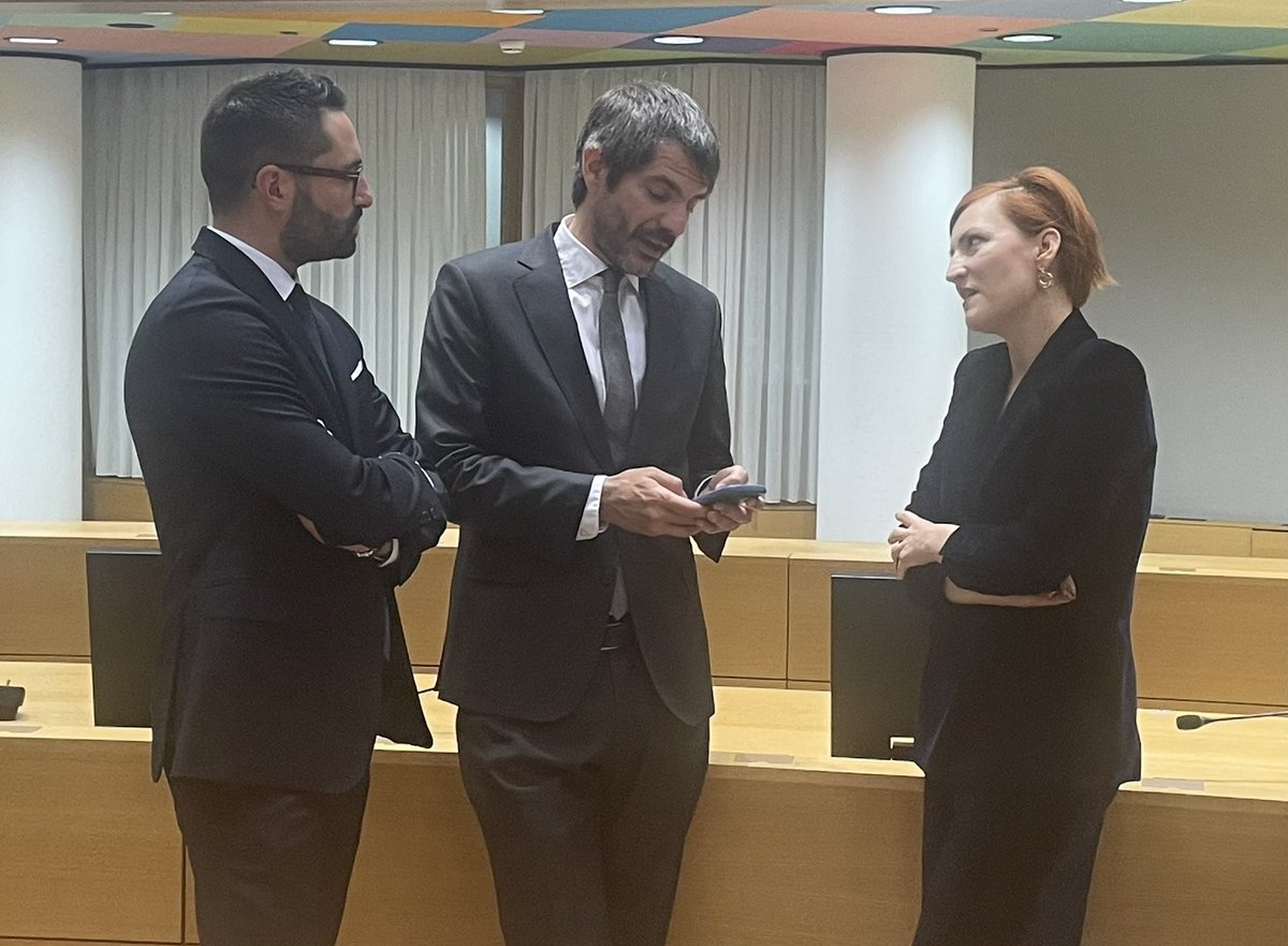 SLOtoEU's tweet photo. #ECYS Culture | Minister have approved a partial general approach to the #AgoraEU programme for the period 2028-2034, the future key 🇪🇺 framework for supporting culture, the audiovisual sector and the media.
In the discussions, Slovenia🇸🇮 highlighted the importance of the audiovisual sector and the #MEDIA programme, which remains one of the most successful European cultural policies and an important pillar of support for European film and creators.
During the discussion on the future 🇪🇺 Work Plan for Culture 2027-2030, 🇸🇮 Minister Asta Vrečko highlighted the importance of culture as an independent pillar of sustainable development, improving the social status of artists and cultural workers, and protecting cultural heritage from climate change.