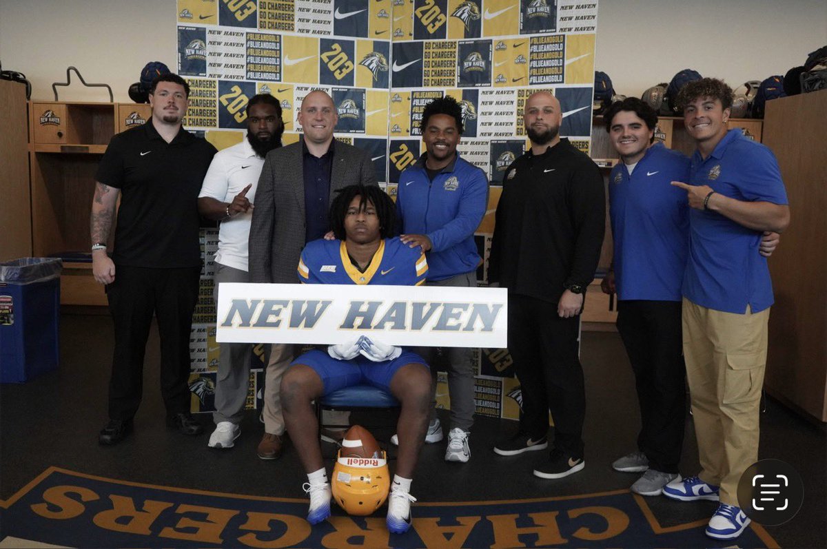 NaseanHill's tweet photo. Thanks @UNewHavenFB for a an awesome ov! https://t.co/vsZrluudXZ