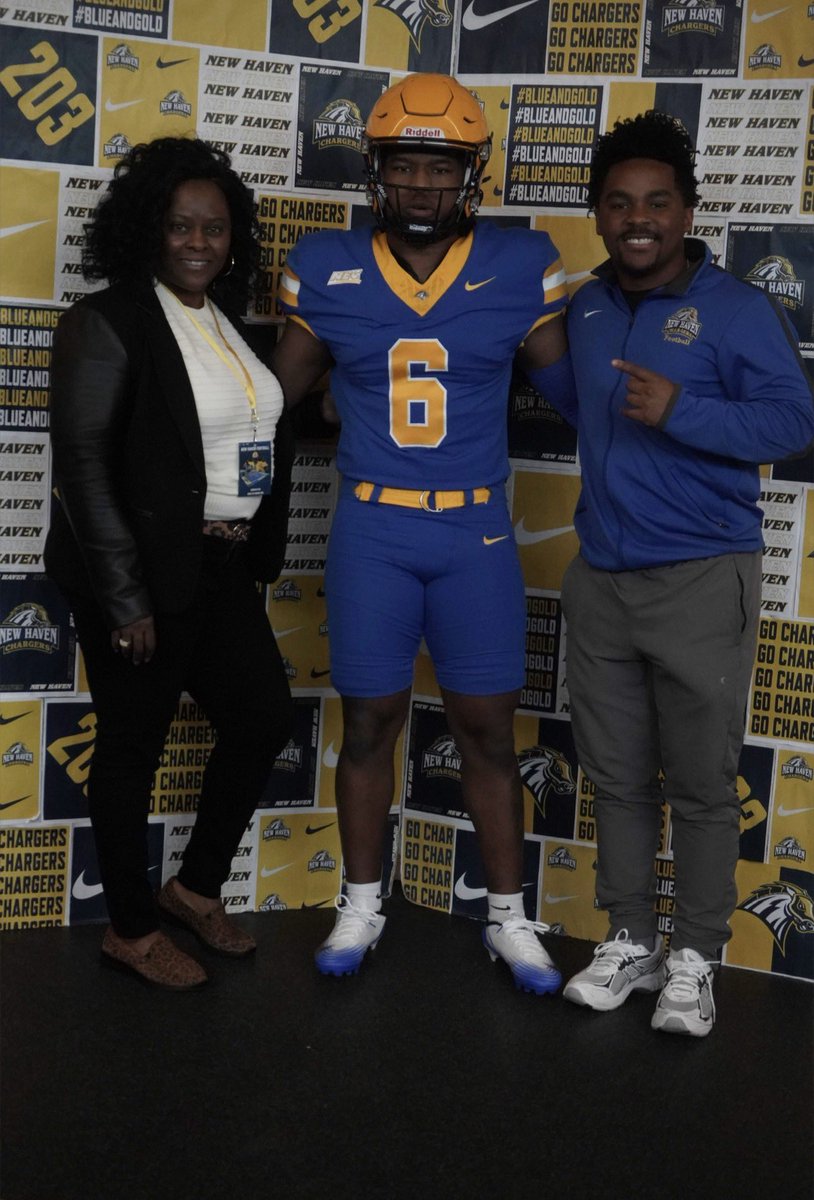 NaseanHill's tweet photo. Thanks @UNewHavenFB for a an awesome ov! https://t.co/vsZrluudXZ