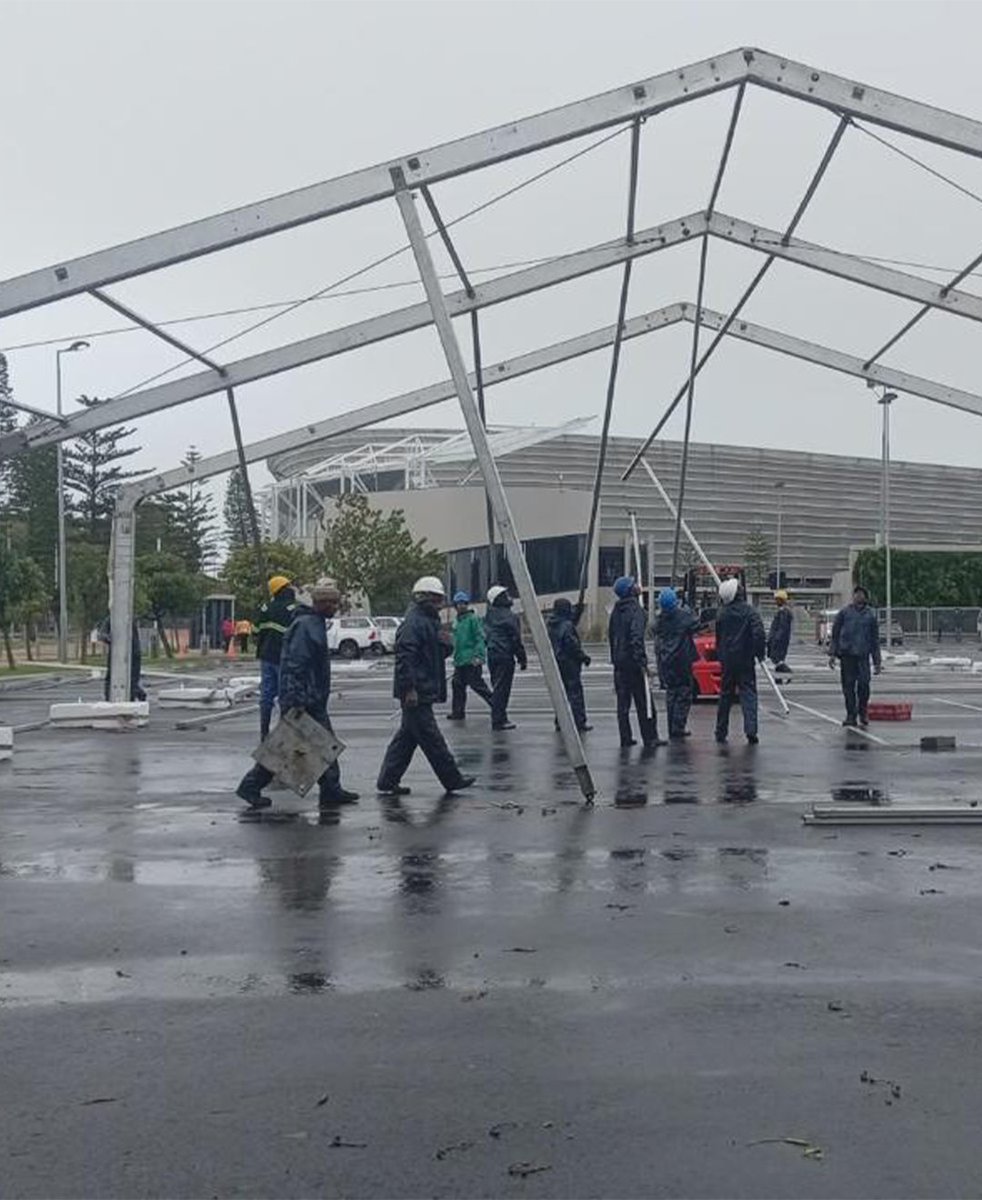 Chattels_SA's tweet photo. Through every storm, there's Chattels! The Cape Town marathon setup is underway. Our team is dedicated, braving wind and cold to make this event happen! #Chattels #Marquee #CapeTownMarathon #WinterEvents #CapeTownEvents https://t.co/P2vhm64o7y