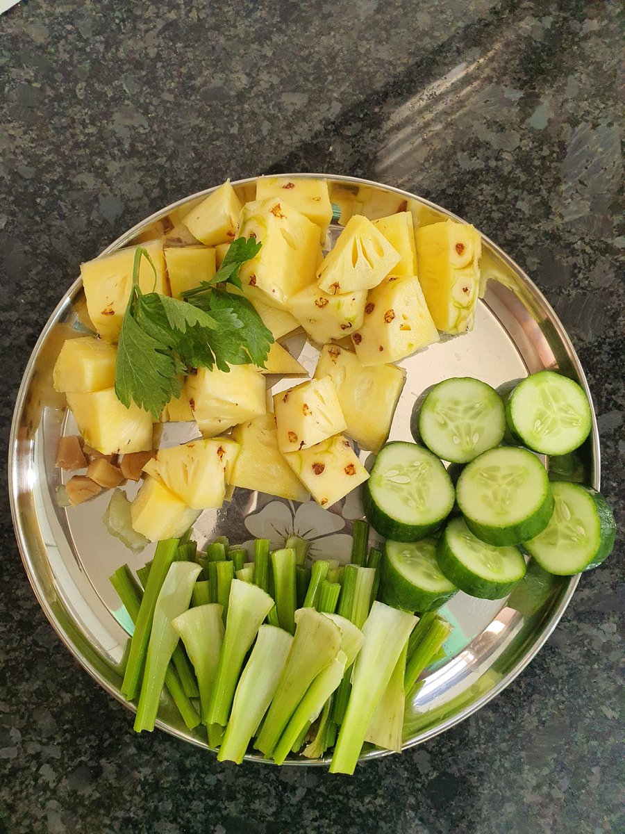 ciinnzaditya's tweet photo. @arivomkadaioffi Kuvings Auto 6 Gun metal - Cold press slow juicer, 2024 ல் ஜூலை மாதம் வாங்கினேன்.. வாங்கின புதிதில் அனைத்து ஜூஸ் வகைகளையும் தயார் செய்வோம்.. எல்லா பழங்களையும் ஜூஸ் போடக்கூடாது என்று தெரிந்ததால், இப்போ எது தேவையோ, அதை மட்டுமே தயார் செய்கிறோம்.. பயனுள்ள ப்ராடுக்ட்.. https://t.co/7BuG5KmnZy