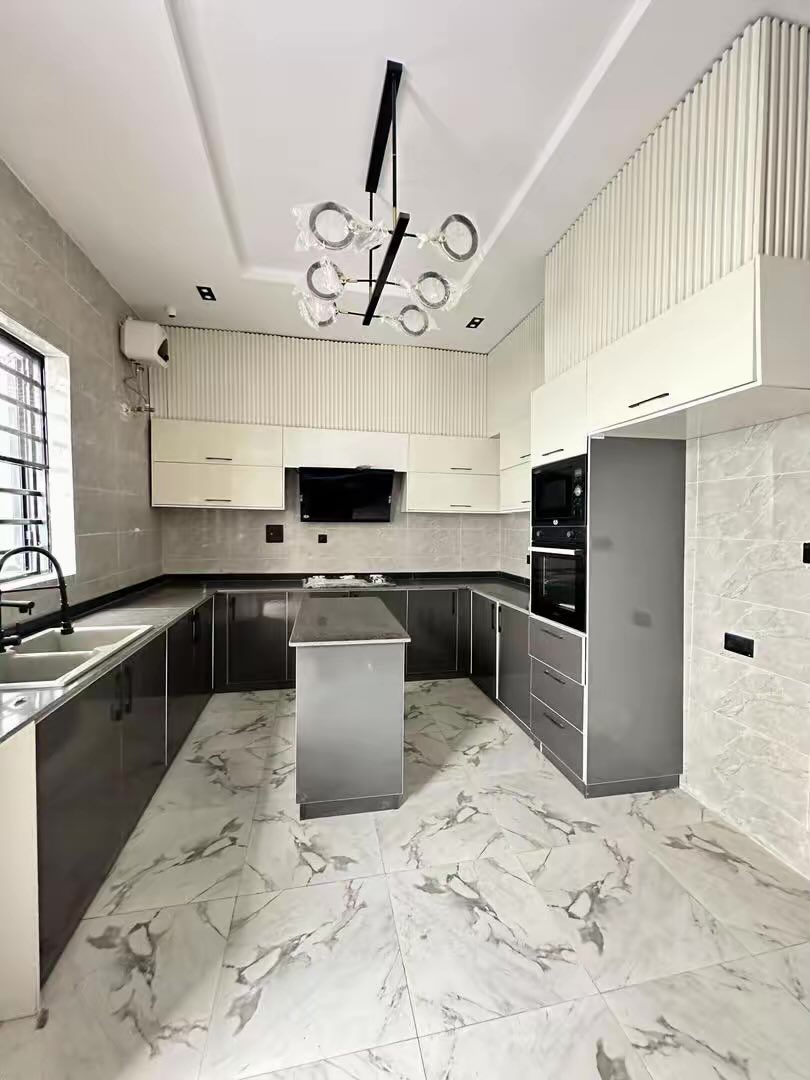 itsmrchi's tweet photo. New &amp; Rare Listing 🚨

Self-compound semi-detached duplex with BQ in Orchid — ₦175M. Arguably one of the best-priced properties in the market right now. https://t.co/6AKjUNRdRa