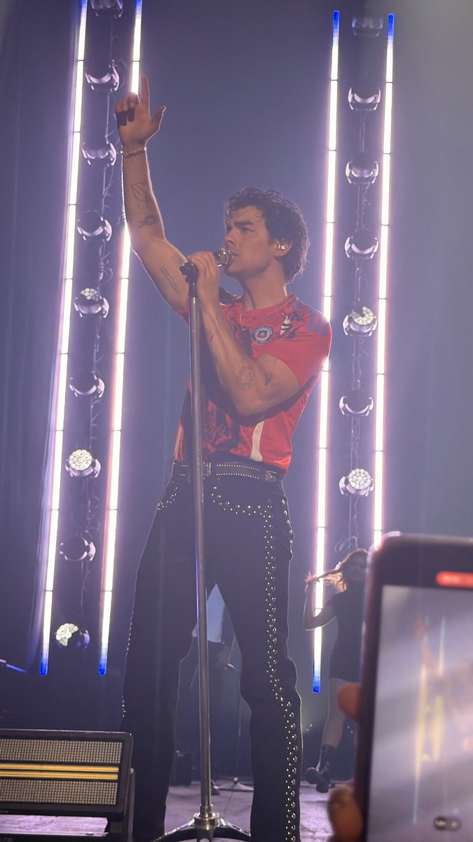 Isikarmy's tweet photo. #jonasbrothers 😍😍😍😍😍😍 https://t.co/bkJXCL1Kdk