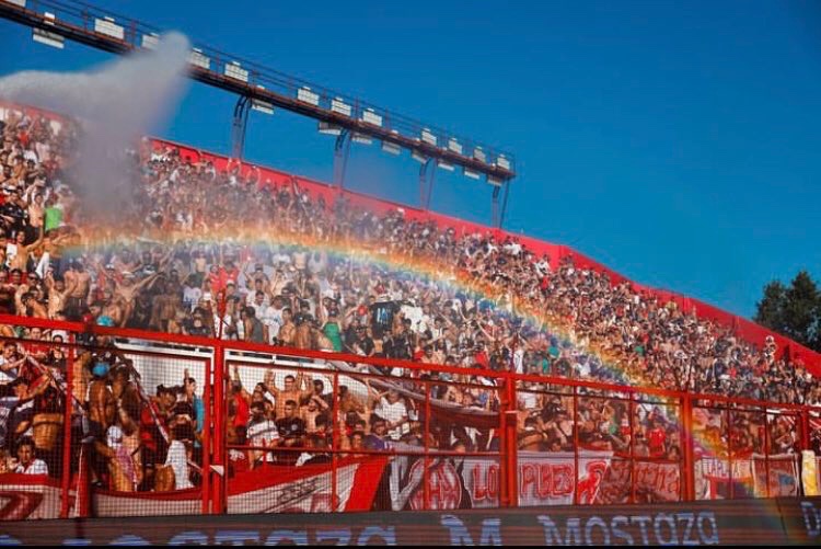 jotahuracan's tweet photo. cruza el amor
yo cruzaré los dedos
adorable puente 
se ha formado entre los dos https://t.co/ZM7pGj39yl