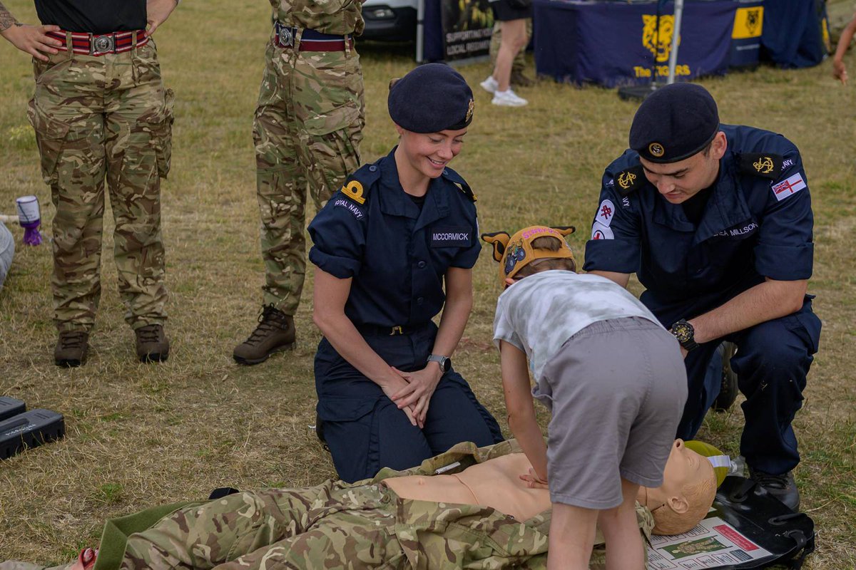 DMS_JHG_South's tweet photo. Happy #InternationalNursesDay from JHGS!
#Nurses are extraordinary people who put their patients first, providing care, professionalism & compassion.
Our #militarynurses do all this and more - providing care at home & abroad, in challenging environments & when its needed most! https://t.co/58WauaKpgC
