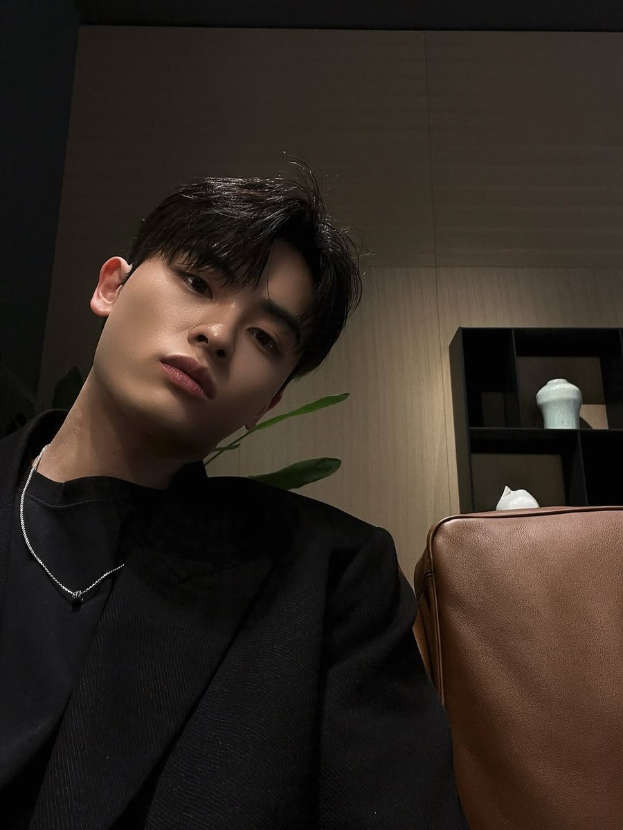 _wnsdnjs's tweet photo. 260512 인스타 게시물
#안준원 #AHNJUNWON
#アンジュンウォン https://t.co/41T2Wfs7qp