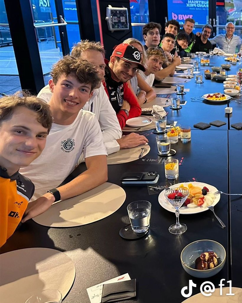 F1HardWalls4K's tweet photo. F1 Dinner https://t.co/etdZkrR7Q8