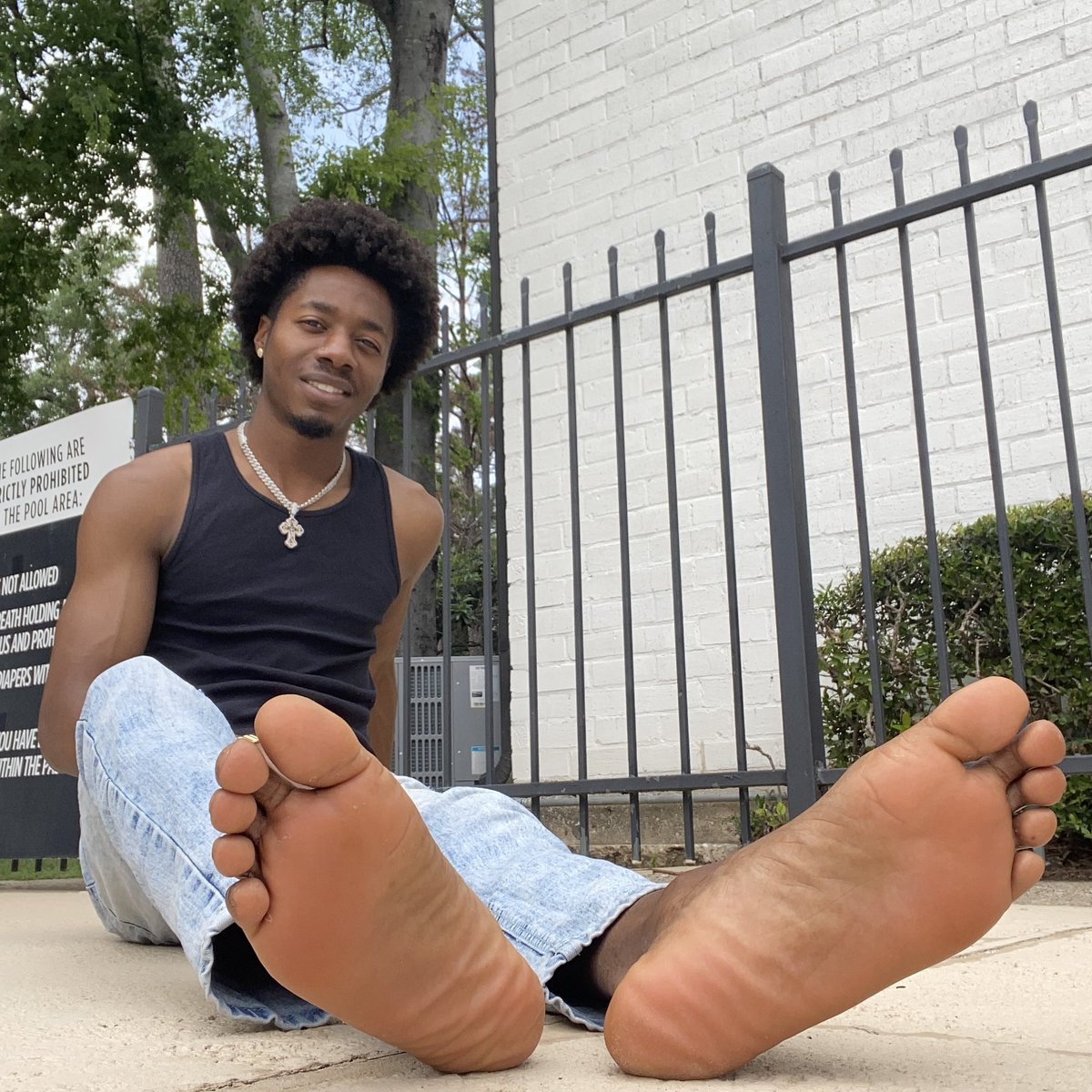 jawbreakingkilo's tweet photo. @pleasureuu2 🗣️Now all I need an a hand😈🍆💢 https://t.co/vPjlJhVm4h