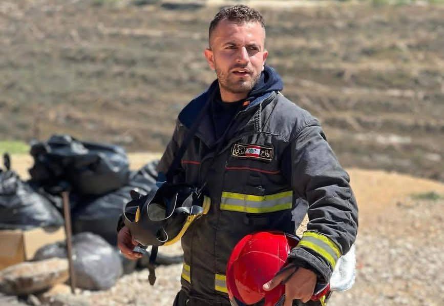 HalaJaber's tweet photo. Israel killed Hussein Jaber & Ahmad Noura while they were rescuing a casualty in Nabatiyeh toda. A third female paramedic was also injured in the strike.

Not a single day seems to pass without Israel directly targeting paramedics & rescue workers in Lebanon.

Since March 2, 108 healthcare & rescue workers have been killed in Israeli attacks, & 251 injured.