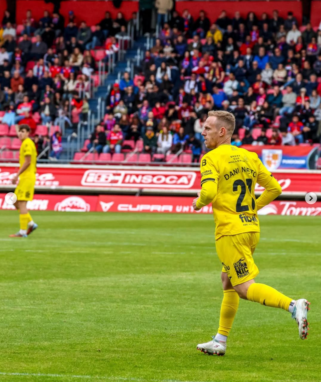 SERdepbaleares's tweet photo. Dani Nieto: "Sería cerrar el círculo hacer mi último año en Primera RFEF con el Poblense"   

El jugador del @udpoblense no cumplirá el objetivo de minutos para la renovación automática, pero le gustaría seguir en el club.

https://t.co/uYyLmbjgOv https://t.co/5hMAtu5gMV