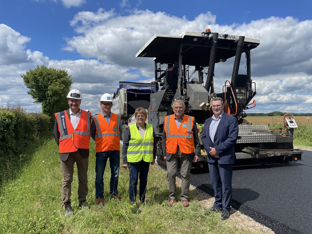 departement86's tweet photo. #Routes | Travaux en cours à Marnay 🚧 

Le Département réalise des travaux de réfection de la chaussée sur la RD 741 dans le sens Gençay-Poitiers, jusqu’au 13 mai 

✅ Renforcer la structure de la chaussée pour assurer la sécurité de tous les usagers 

➡️ Basculement de la circulation sur la section opposée à 2X2 voies pendant toute la durée des travaux, jour et nuit 

Une opération qui s’élève à 132 500€ financée par le Département 🤝