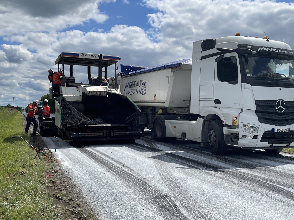 departement86's tweet photo. #Routes | Travaux en cours à Marnay 🚧 

Le Département réalise des travaux de réfection de la chaussée sur la RD 741 dans le sens Gençay-Poitiers, jusqu’au 13 mai 

✅ Renforcer la structure de la chaussée pour assurer la sécurité de tous les usagers 

➡️ Basculement de la circulation sur la section opposée à 2X2 voies pendant toute la durée des travaux, jour et nuit 

Une opération qui s’élève à 132 500€ financée par le Département 🤝