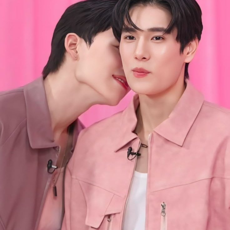 alldayville's tweet photo. Pondphuwin Au| Cupido🪉

Phuwin é um cupido que nunca errou uma única ligação, até atingir o humano errado e acabar preso a ele, e enquanto tenta desesperadamente consertar o erro antes que os céus descubram, phuwin percebe que talvez o verdadeiro problema não tenha sido a flecha https://t.co/dhYS2EAGJO