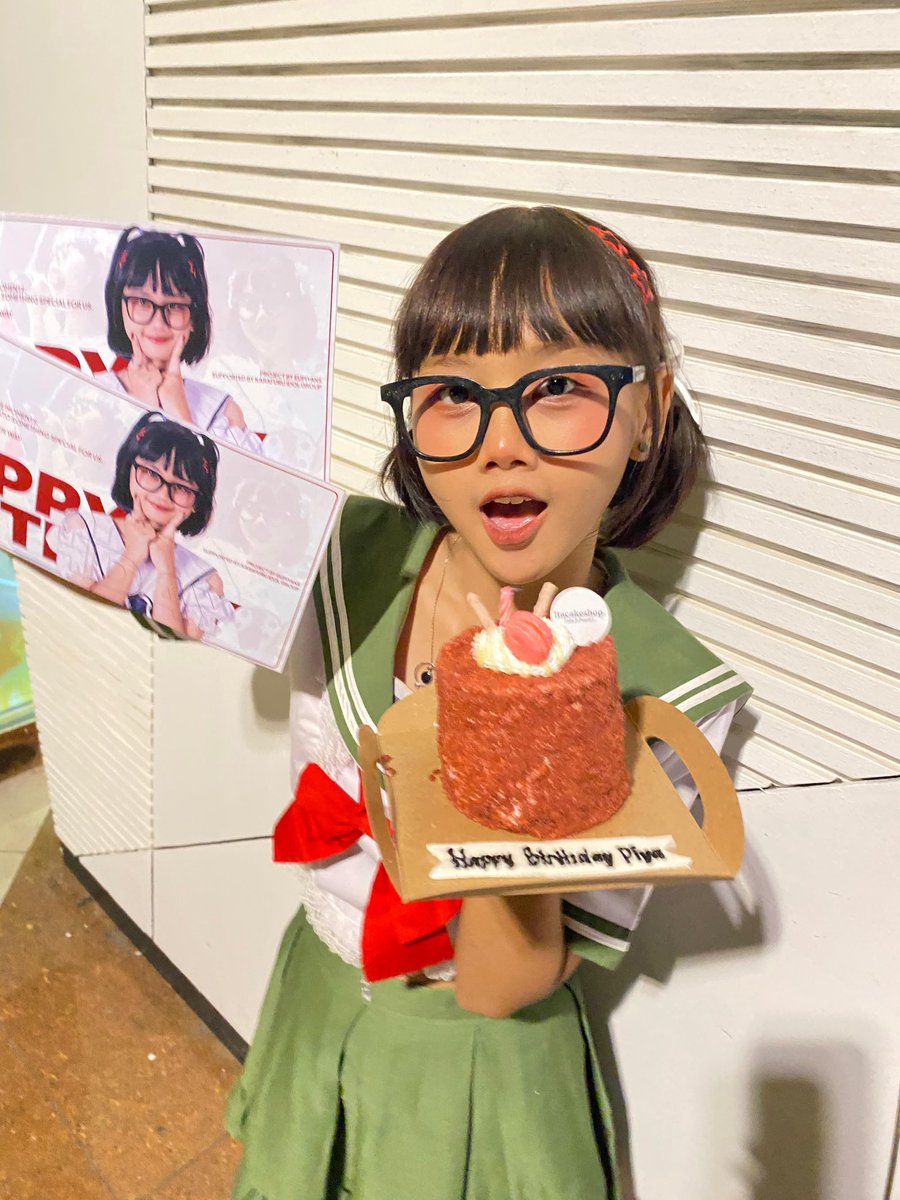 pyiaa__'s tweet photo. otsukaleee!!!✨️ event LOIF by @Jekeetian kemarinn SERUU BANGEEETTT❗️, senengg bangett birthday tahun ini bisa dirayain barengg kaliann🥺🤍 timakasi besar buat kalian semuaa terutama keluarga besar pallete!!❤️✨️

BIG THANK U N BIG LOVE 🫶🏻❗️

#karafuruidolgroup #LOIF #jekeetian https://t.co/eIuU8coJqc