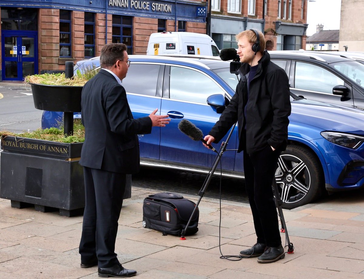 CraigWHoy1's tweet photo. Great to catch up with ITV Border in #Annan to set out my priorities for #Dumfriesshire before being sworn in at Holyrood on Thursday. 
We need to park the SNP’s independence obsession and focus on fixing the roads, improving the NHS and provide real services for rural areas. https://t.co/GUrwNQC8oT