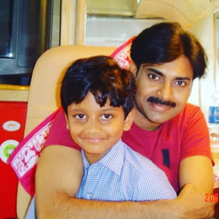 VenkaT_PawanisT's tweet photo. Great to see this.. Respect increased man @tejasajja123 ❤️

#TejaSajja #PawanKalyanTransformsAP https://t.co/OevpTWJ9TY