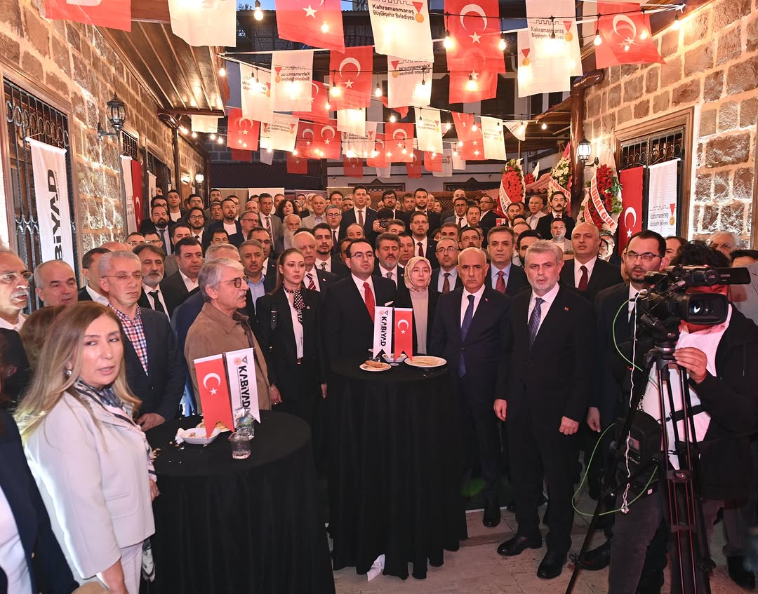 akgenclikkmaras's tweet photo. 📌Ankara Maraş Evi

İl Başkanımız M. Burak GÜL, Milletvekillerimiz, Belediye Başkanlarımız ve İl Gençlik Kolları Başkanımız Furkan ÜNALDI KABİYAD Kuruluş ve Tanıtım Toplantısı’nda kıymetli hemşehrilerimizle bir araya geldik. https://t.co/HrCGU7DY3T
